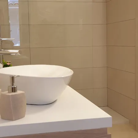 בית הארחה Terra Di V E N E R E 2 רגוזה